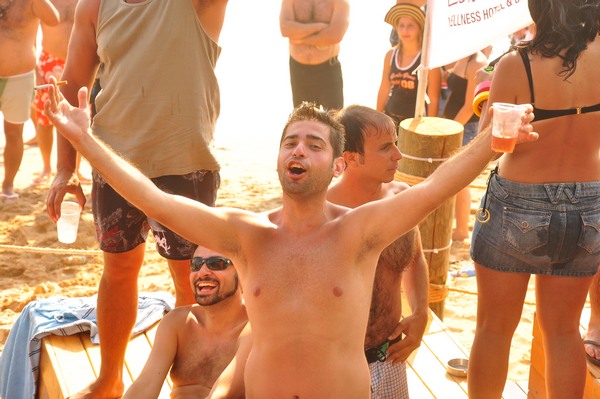 Champagne Showers @ Edde Sands